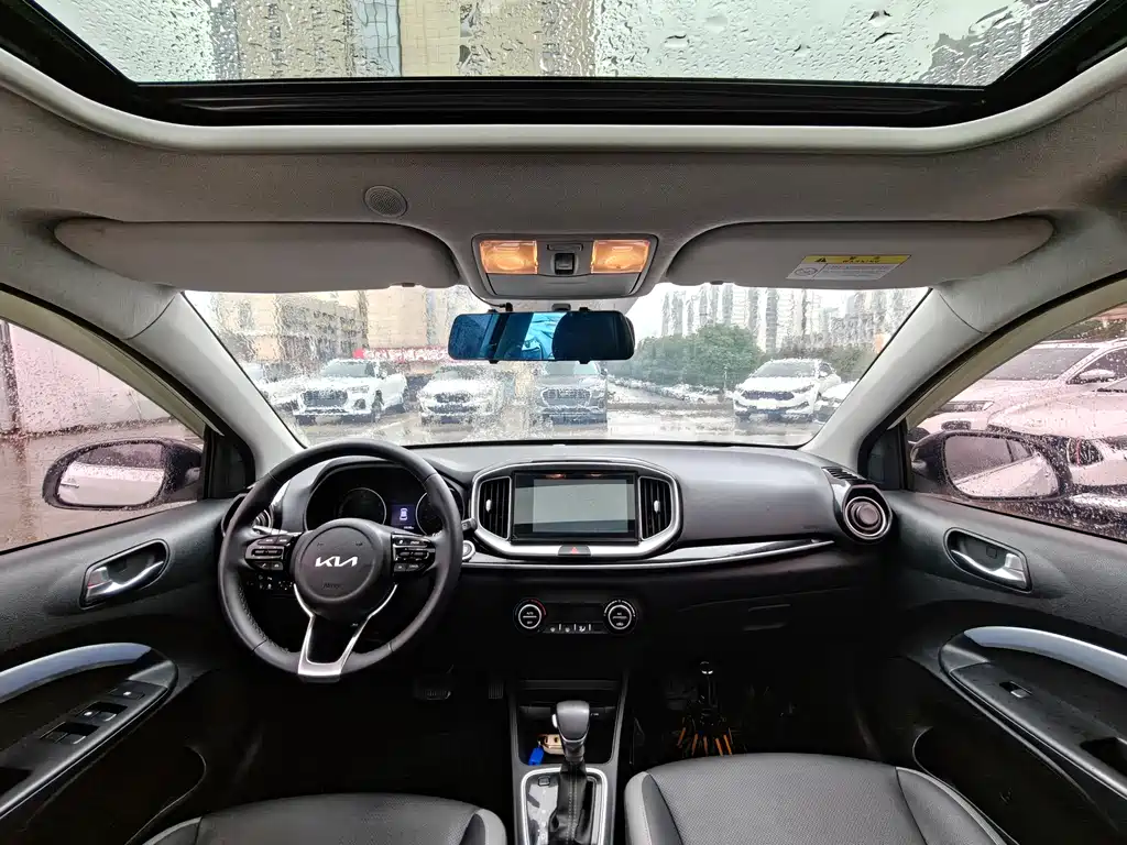 Stonic 1.4 L CVT Sunroof