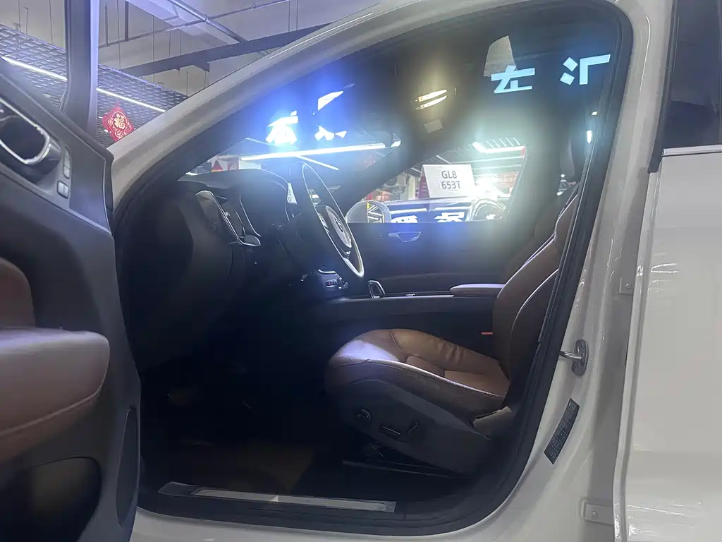 Volvo XC60 B5 4 WD Smart Ease Luxury