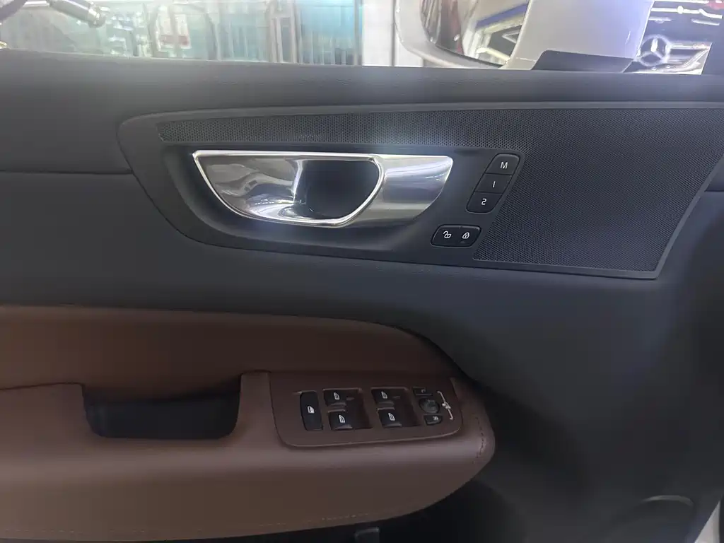 Volvo XC60 B5 4 WD Smart Ease Luxury