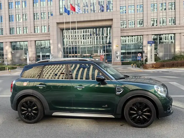 MINI COUNTRYMAN 1.5 T COOPER ALL4 Classic Weekend Wagon