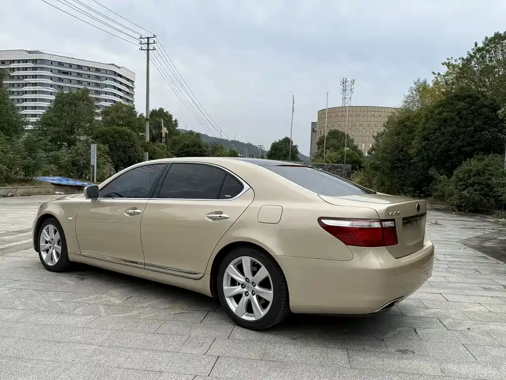 Lexus LS 460 L Distinguished