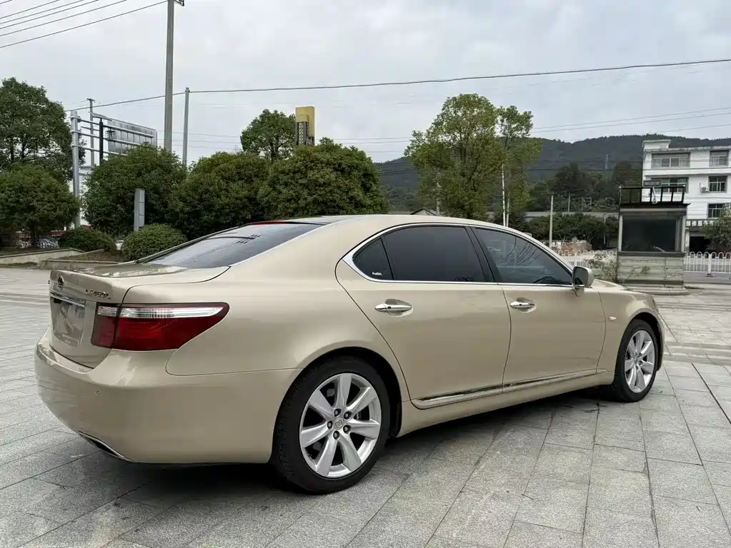 Lexus LS 460 L Distinguished