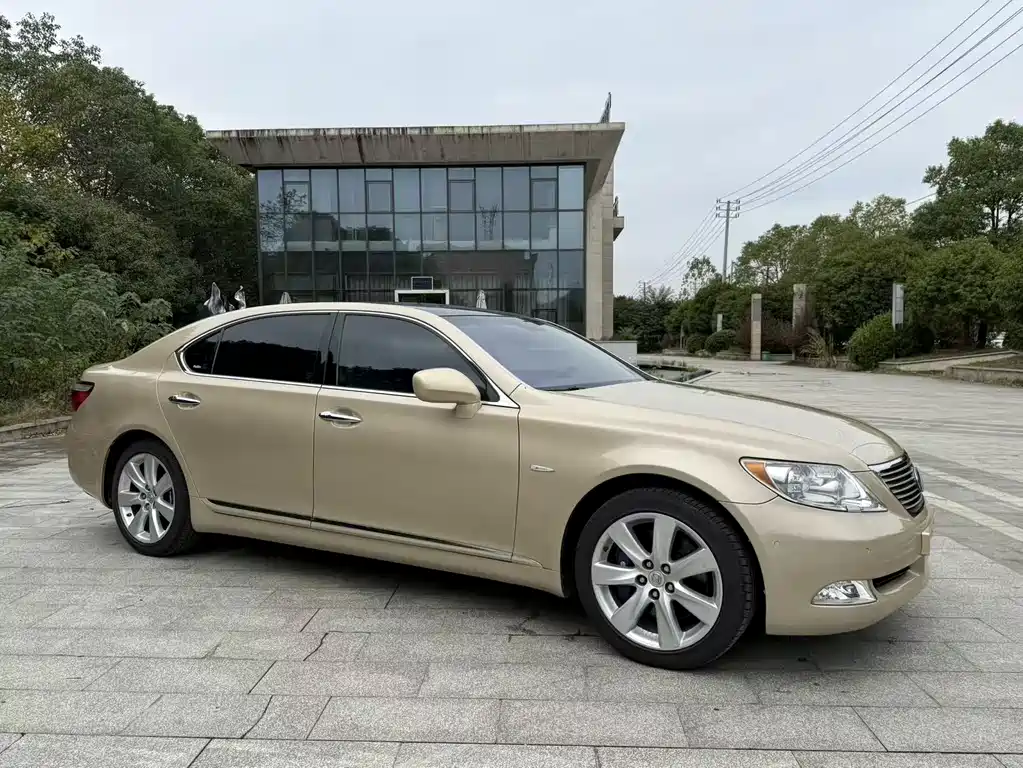 Lexus LS 460 L Distinguished