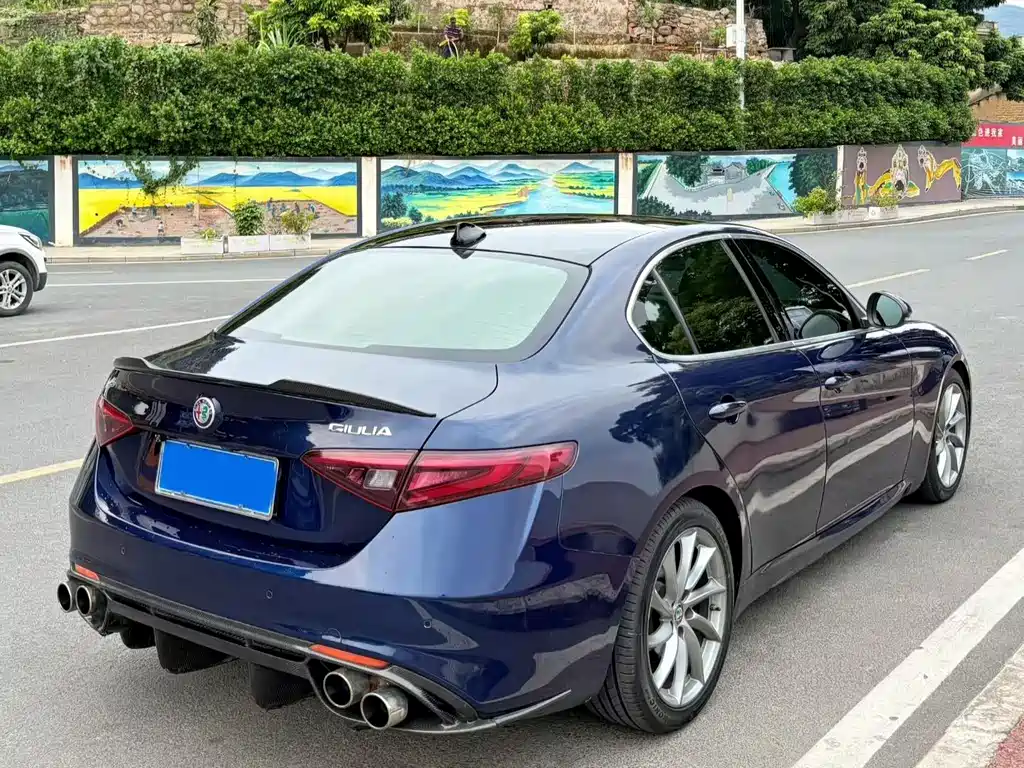 Giulia 2.0 T 200 HP Luxury