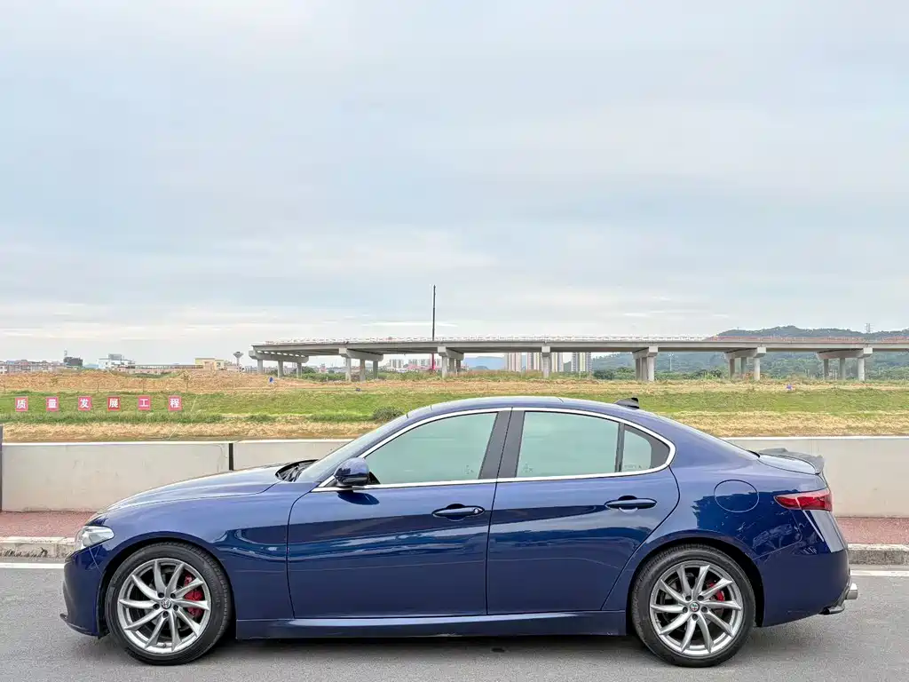 Giulia 2.0 T 200 HP Luxury