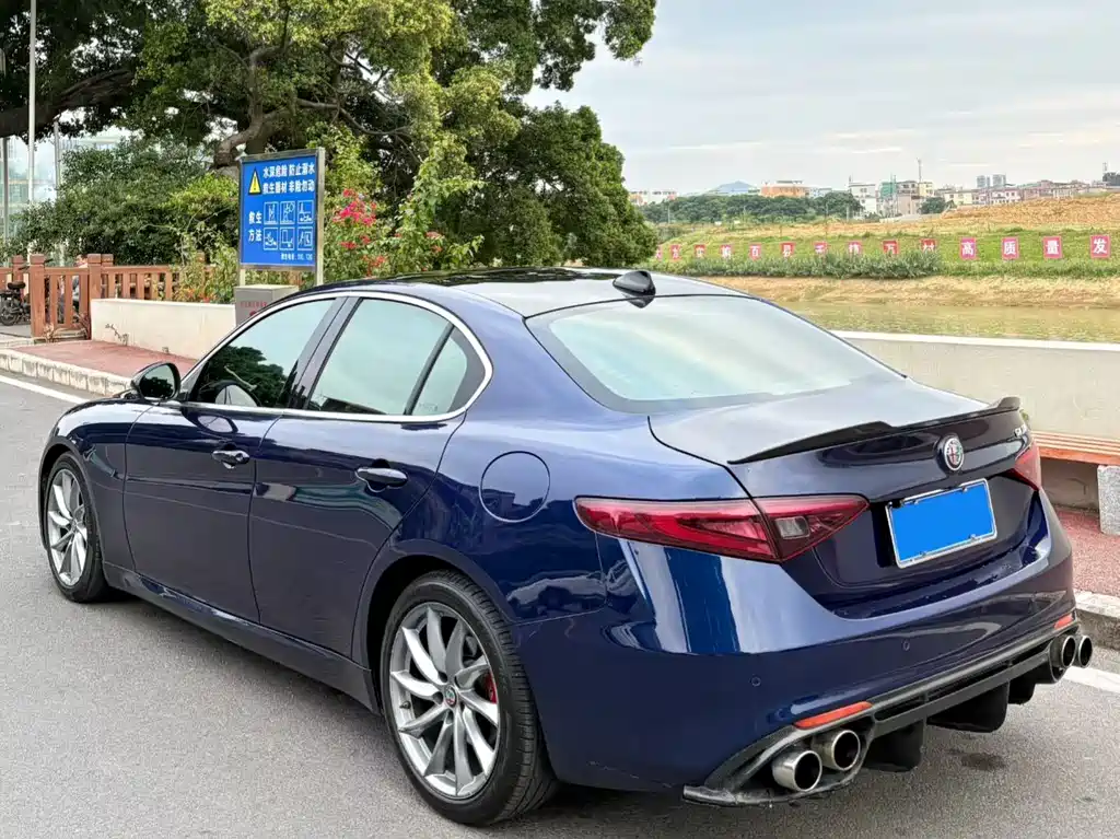 Giulia 2.0 T 200 HP Luxury