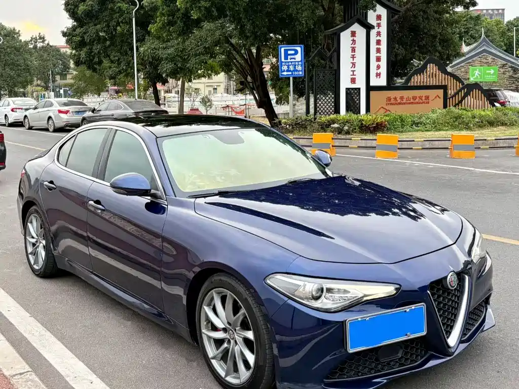 Giulia 2.0 T 200 HP Luxury