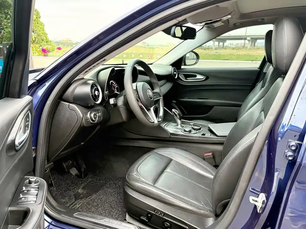 Giulia 2.0 T 200 HP Luxury