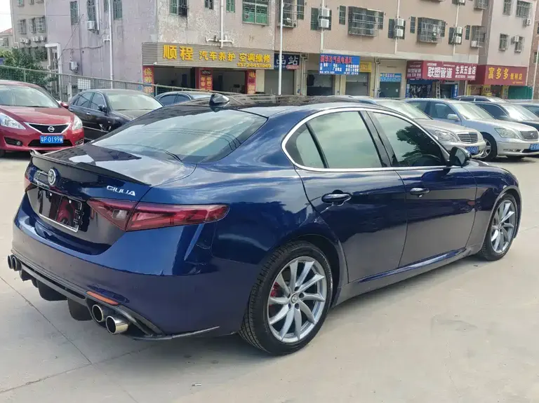 Alfa Romeo Giulia 2.0 T 200 HP Luxury