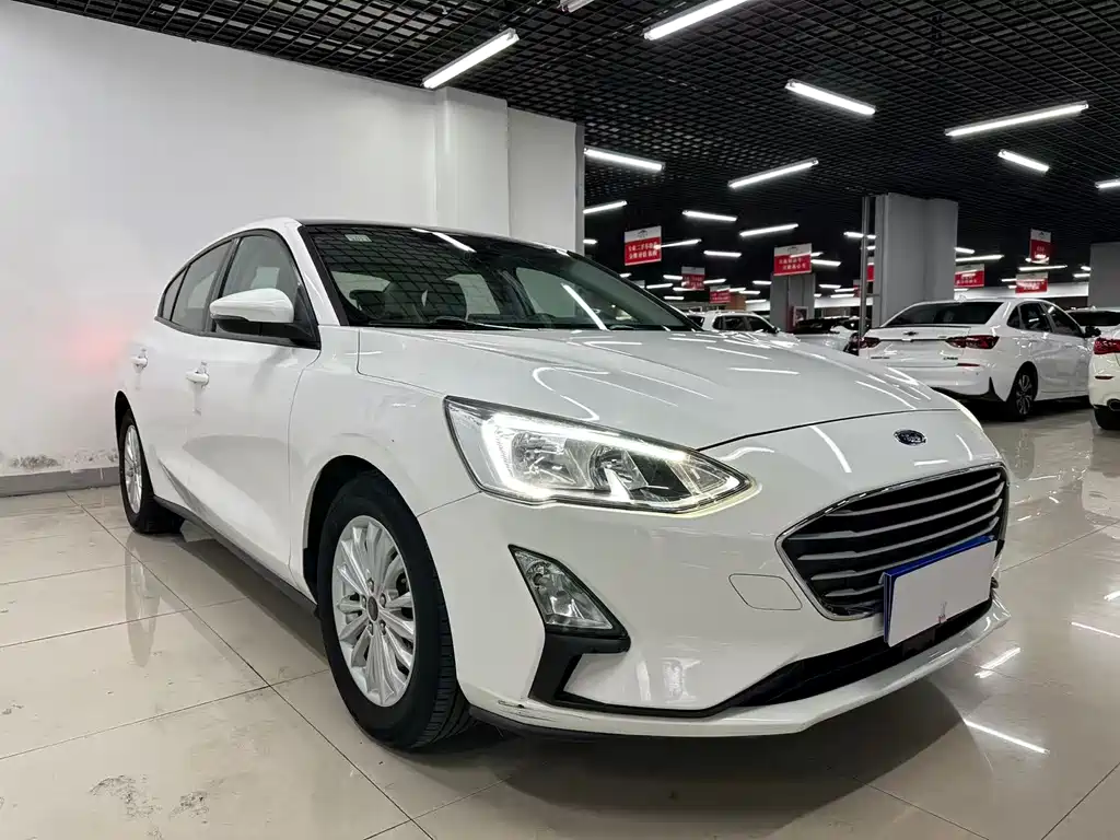 Focus Sedan EcoBoost 180 Auto Sharp Trend