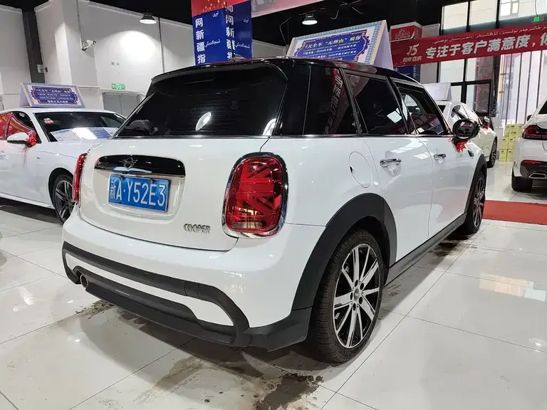 MINI Facelift 1.5 T COOPER Artist 5-door