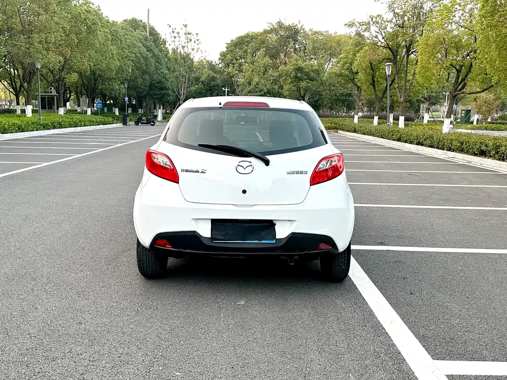 Mazda 2 Dynamic Shine 1.3 L Auto Standard