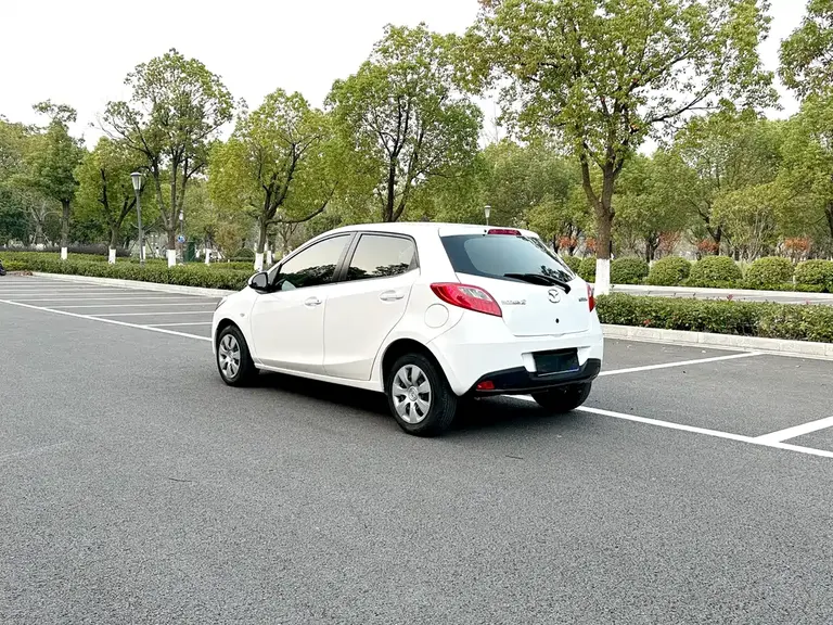 Mazda 2 Dynamic Shine 1.3 L Auto Standard