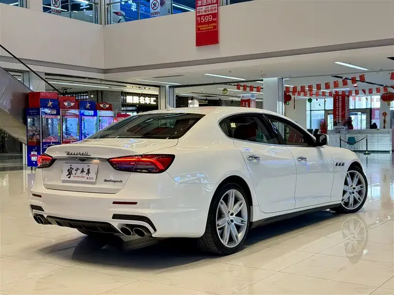 Maserati Quattroporte 3.0 T Standard