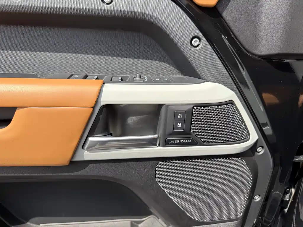 Land Rover Defender Facelift 110 3.0 T P400 Dark Special Edition