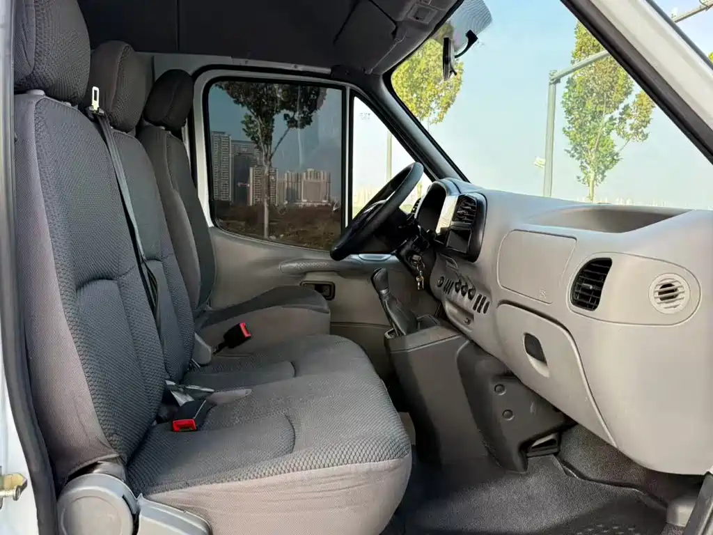 Transit Custom 2.8 T Commercial SWB Mid Roof 6 7 8-seatJX493