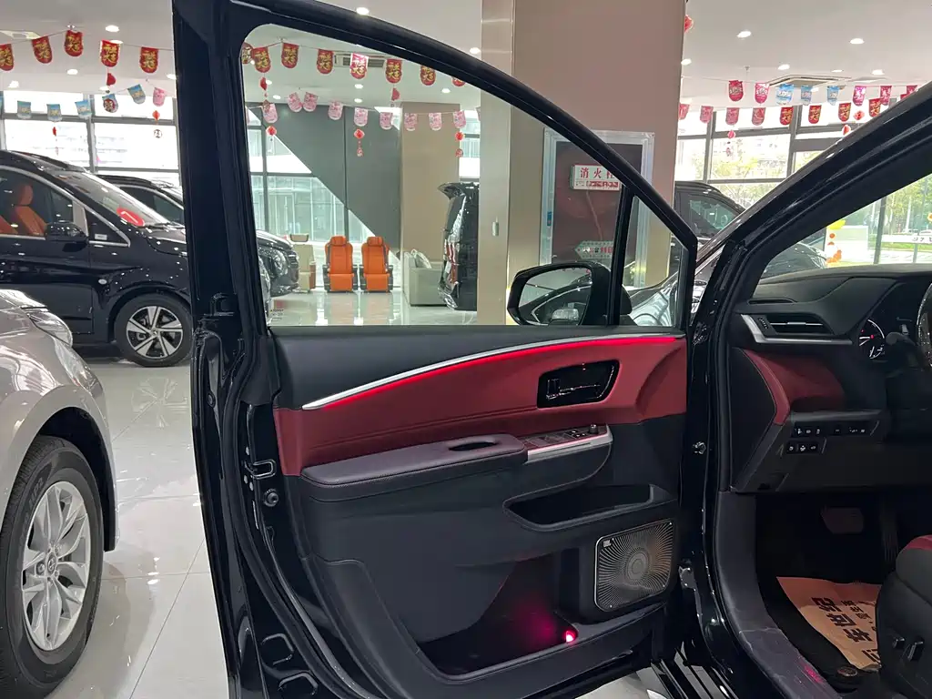 Granvia 2.5 L Hybrid Comfort