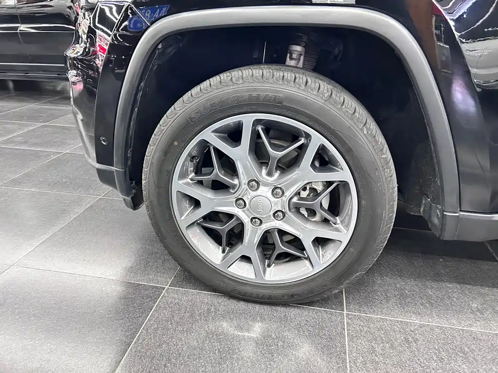 Grand Cherokee (Import) 3.0 L 80 Anniversary
