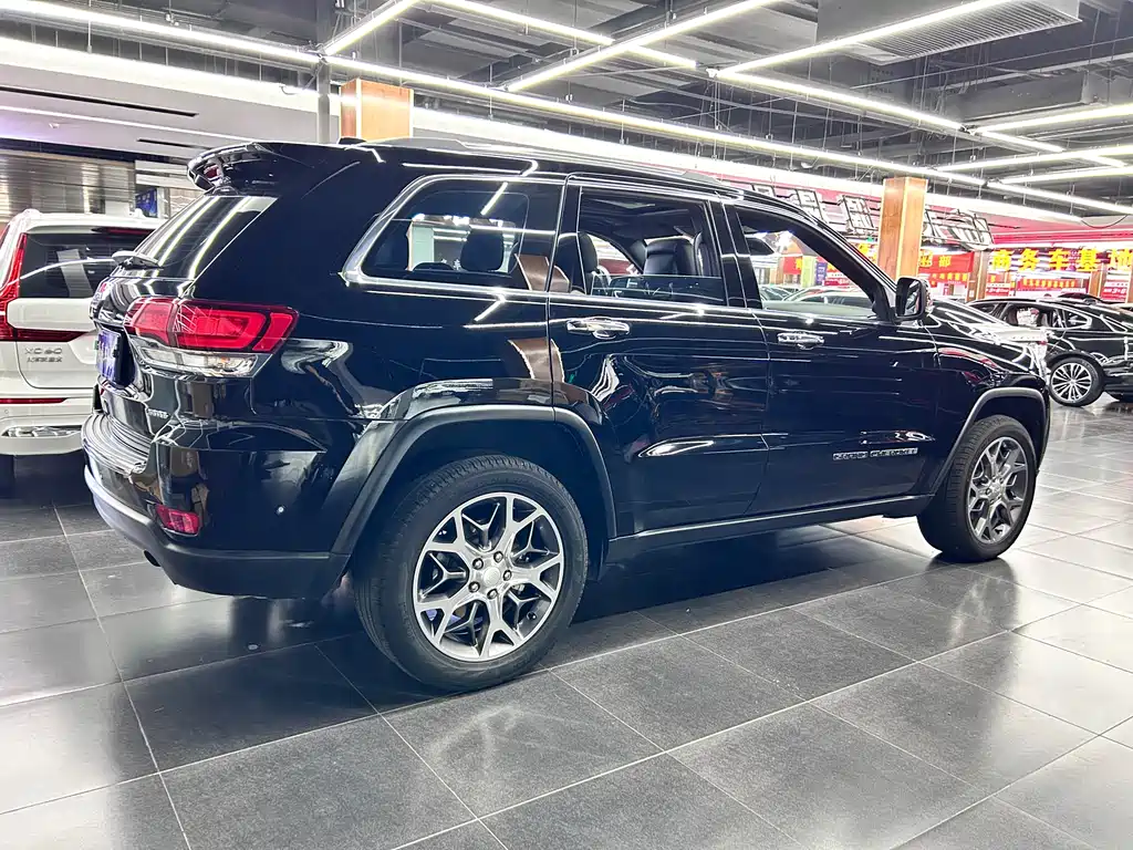 Grand Cherokee (Import) 3.0 L 80 Anniversary