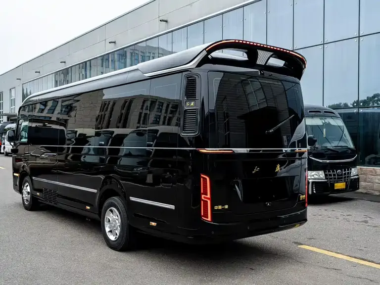 Hongqi Jinkuihua Guoyue 3.0 T Flagship 17-seat