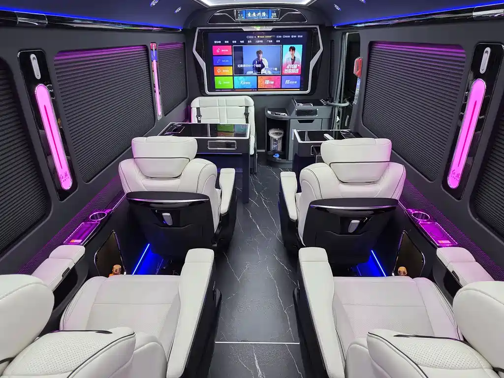 Hongqi Jinkuihua Guoyue 3.0 T Flagship 17-seat