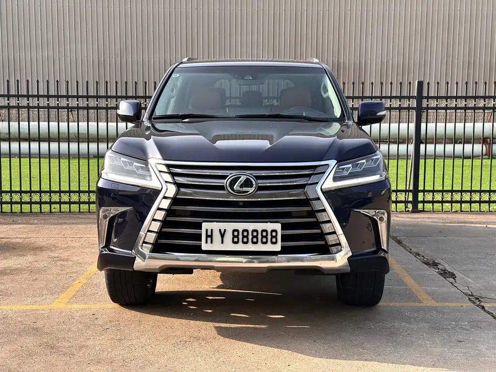 Lexus LX 570 Distinguished Luxury