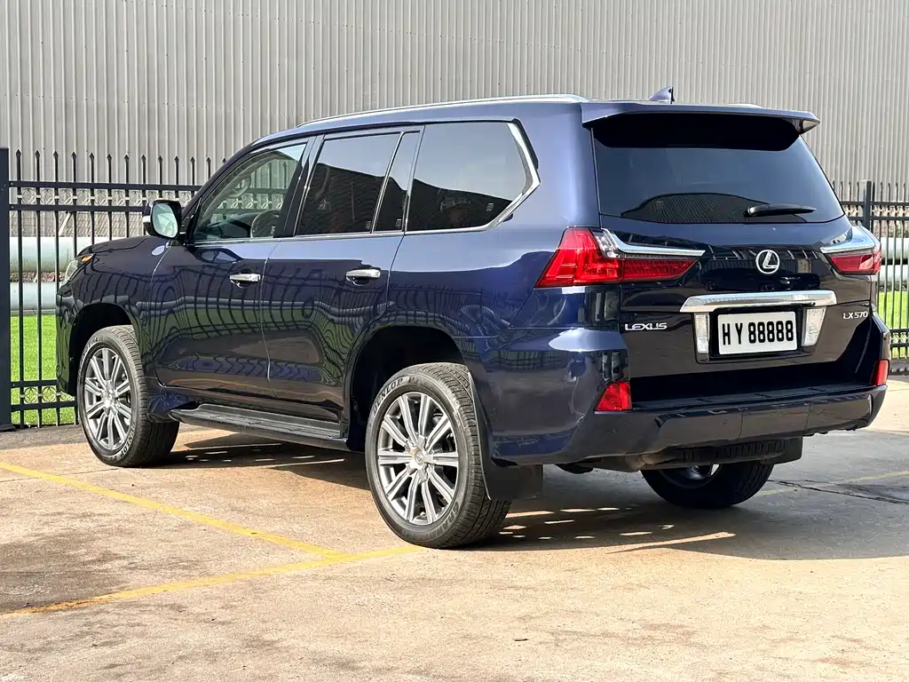 Lexus LX 570 Distinguished Luxury