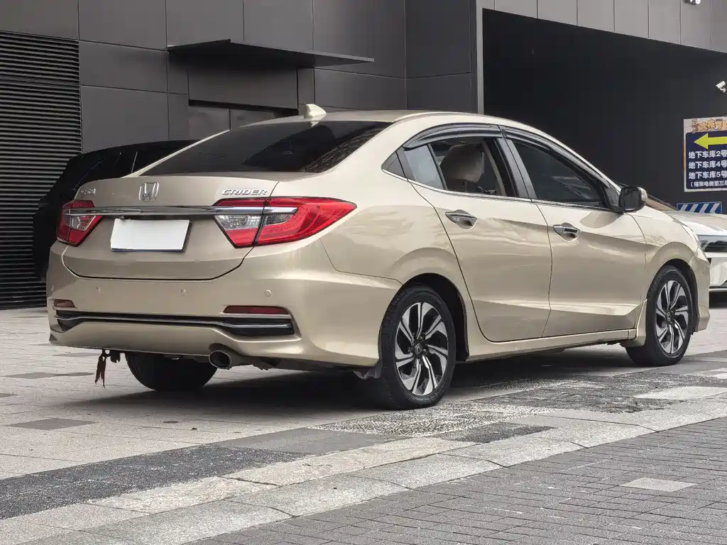 Crider 1.8 L CVT Luxury