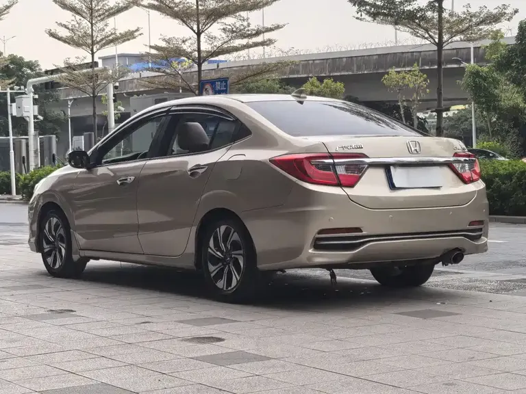 Honda Crider 1.8 L CVT Luxury