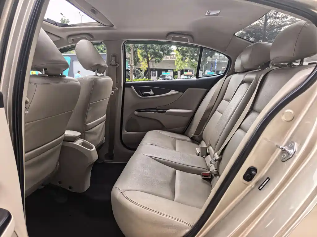 Crider 1.8 L CVT Luxury