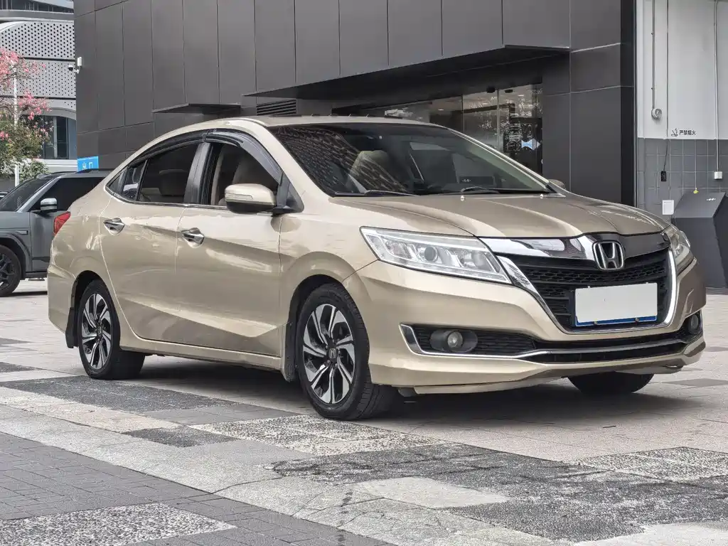 Crider 1.8 L CVT Luxury