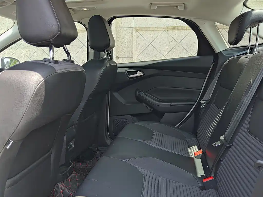 Focus Sedan Classic EcoBoost 125 Auto Super Style Smart Travel