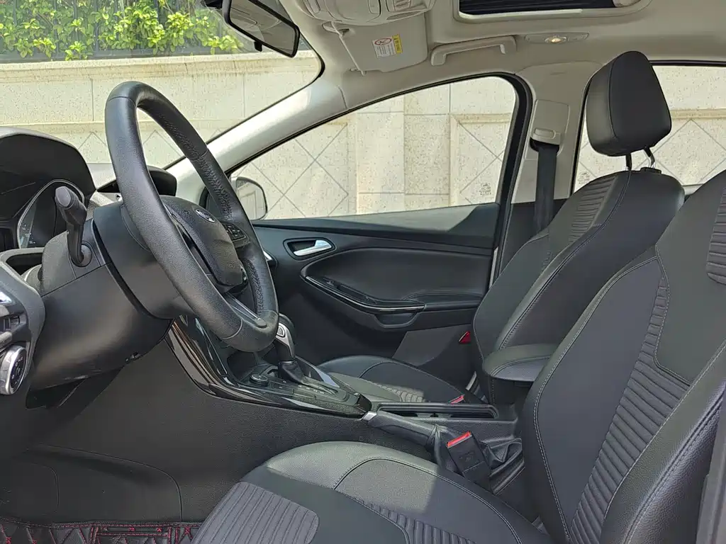 Focus Sedan Classic EcoBoost 125 Auto Super Style Smart Travel