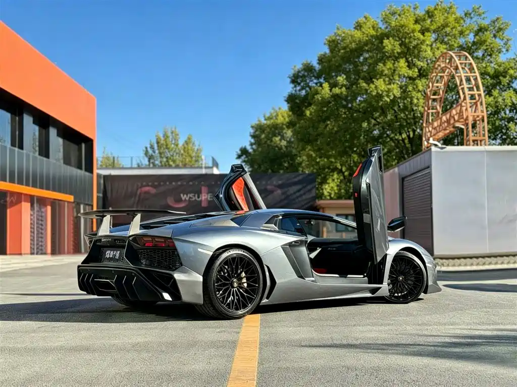 Aventador LP 700-4