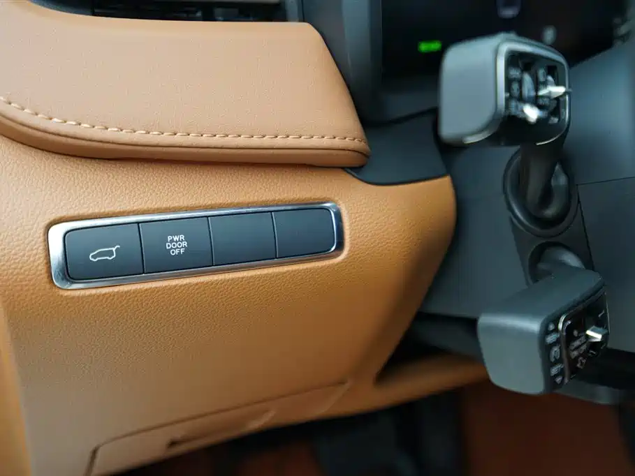 Hongqi HQ9 2.0 T Connected Flagship