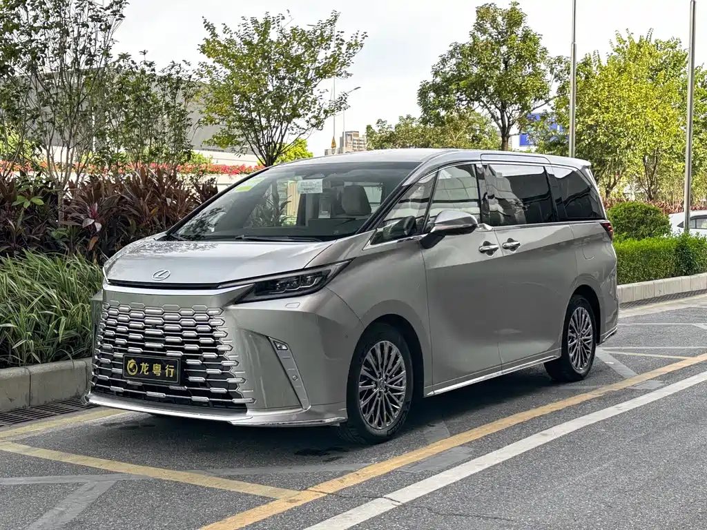 Lexus LM 500 h 6-seat Supreme