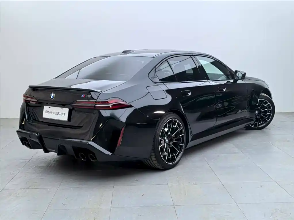 BMW M5 NEV