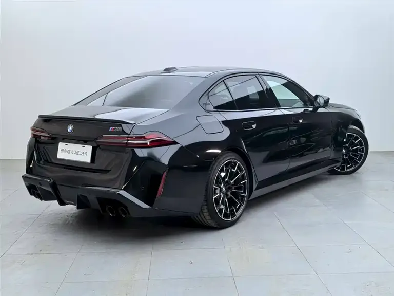 BMW M5 NEV