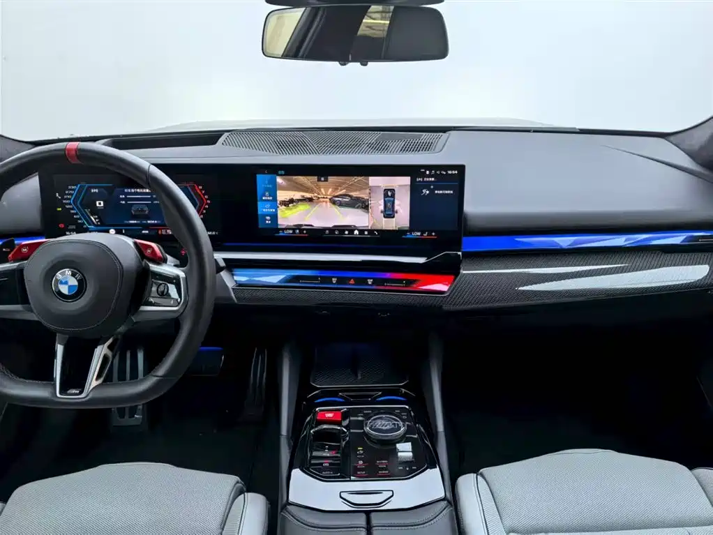 BMW M5 NEV
