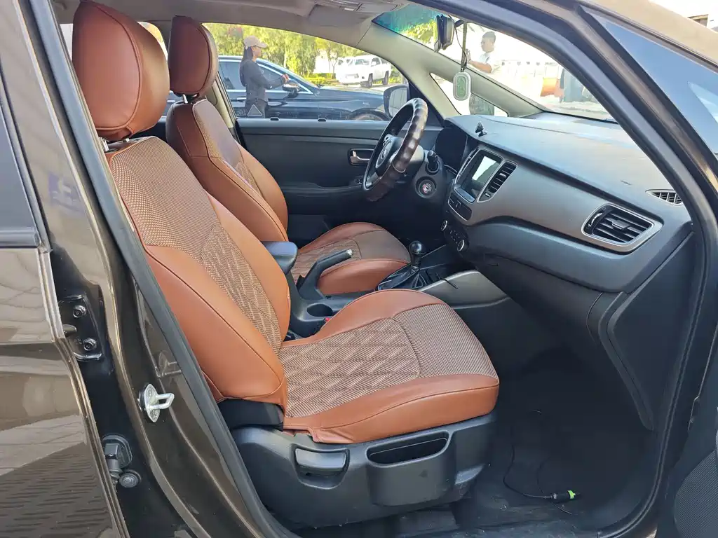 Carens 2.0 L 7-seat Auto Standard CN-IV