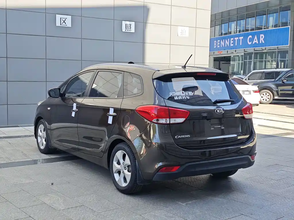 Carens 2.0 L 7-seat Auto Standard CN-IV
