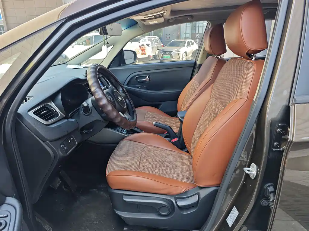 Carens 2.0 L 7-seat Auto Standard CN-IV