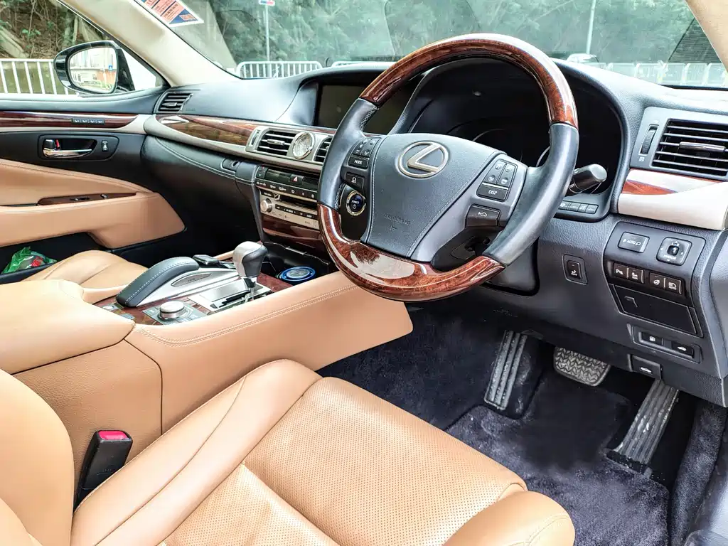 Lexus LS 600 hL