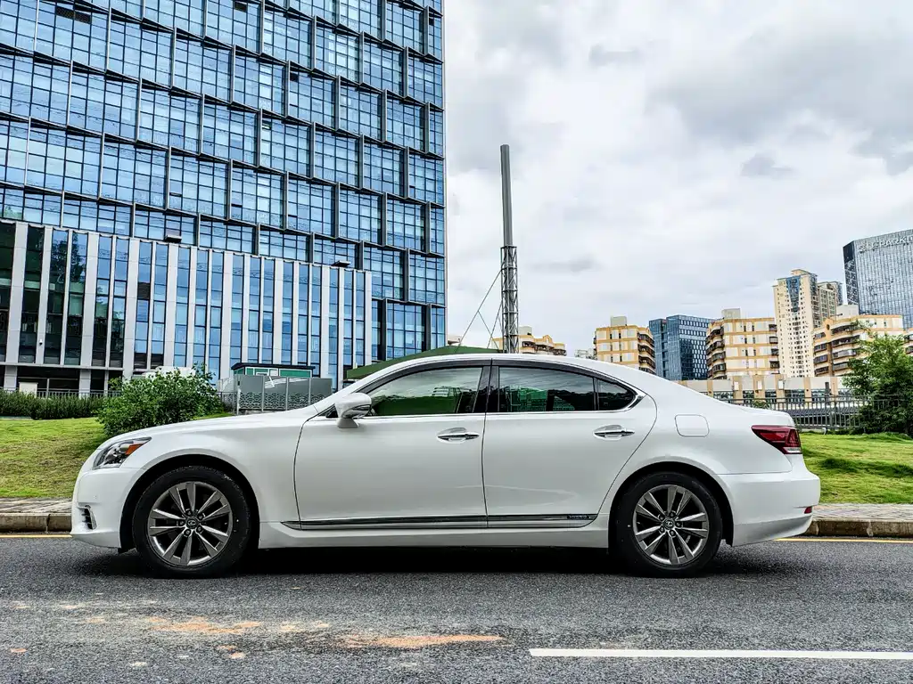 Lexus LS 600 hL
