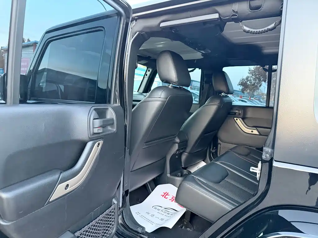 Wrangler 3.0 L Sahara 75 Anniversary Tribute