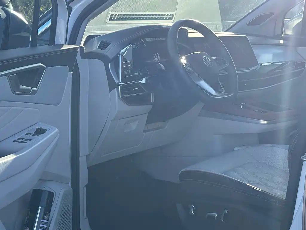 Talagon 530 TSI 4 WD Flagship Victory Realm Pro 6-seat