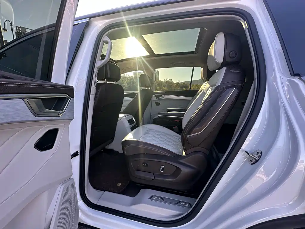 Talagon 530 TSI 4 WD Flagship Victory Realm Pro 6-seat