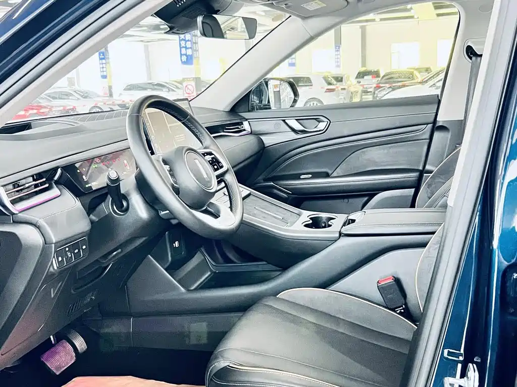 WEY Latte DHT-PHEV 1.5 T 4 WD Grande