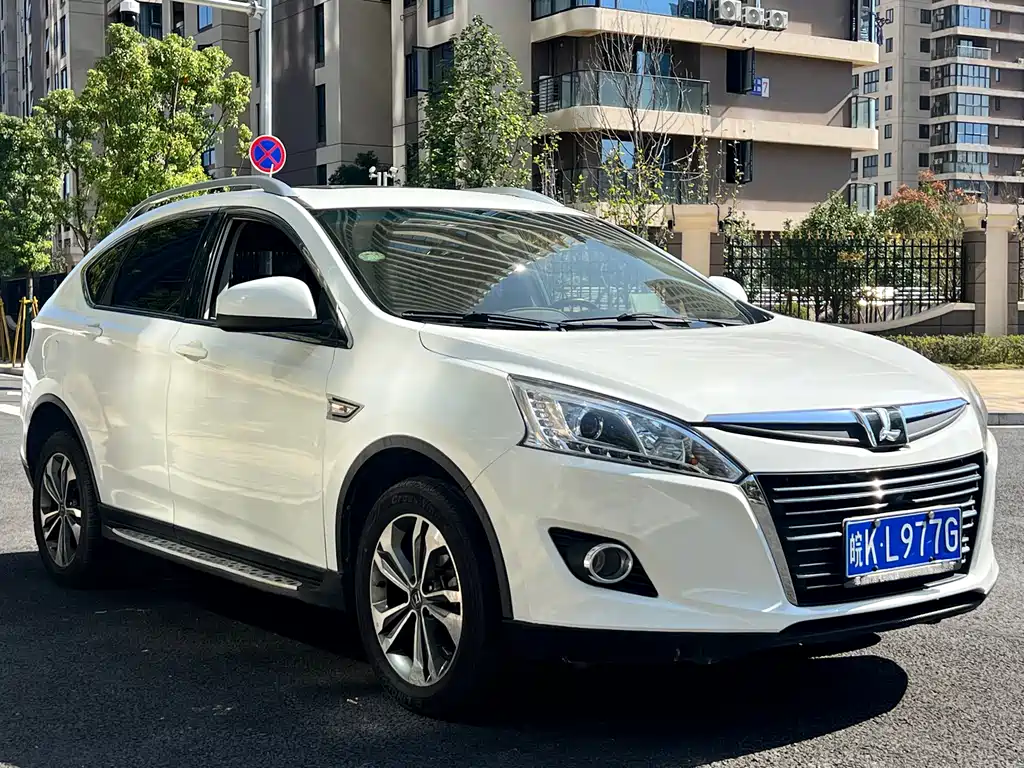 URX 6 SUV 1.8 T Fashion