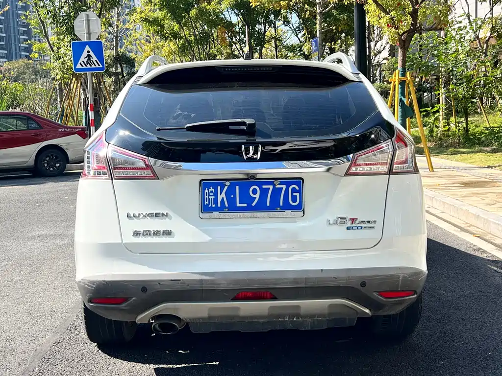 URX 6 SUV 1.8 T Fashion